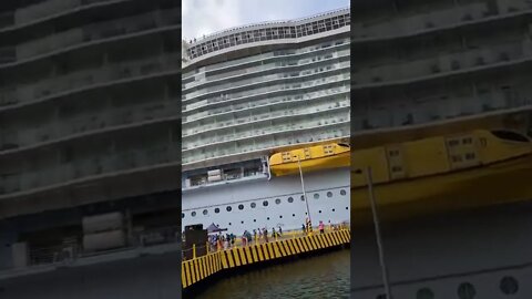 Symphony of the Seas in Honduras!