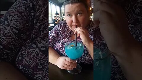 @SunflowerMama4life enjoying her a Blue Bahama Mama at Applebee's #applebees #happywifehappylife