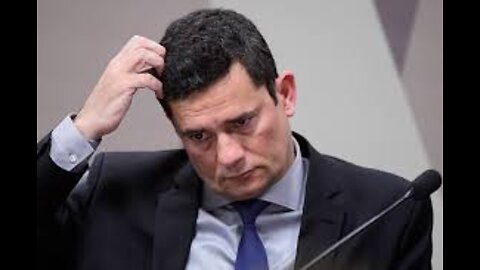 Moro mais uma vez é "jantando"