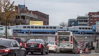 On sait maintenant quand les voitures à essence seront retirées de la vente au Canada