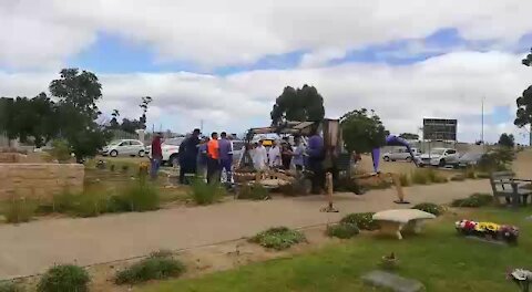 SOUTH AFRICA - Cape Town -The body of a man pressumed is being exhumed today (SkS)