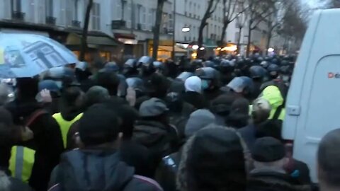 French Antifa has joined the protest in Paris against Covid restrictions and vaccine passports.