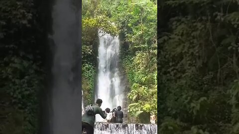 Mandi Di Air Terjun Yang Bikin Awet Muda