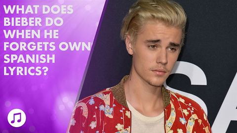 Justin Bieber forgets own Spanish lyrics