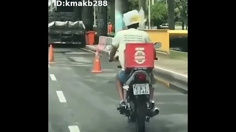 [ MEME ] FOI COMPRAR UMA CAIXA DE CERVEJA [ SEM CAPACETE ] VEJA NO QUE DEU ATE O FINAL ATE O POLICIA