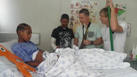 SOUTH AFRICA - Cape Town - Goldfish visit children at Red Cross War Memorial Children’s Hospital (Video) (SoS)