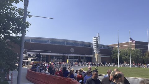 The Line For Sean Hannitys Town Hall With Donald Trump