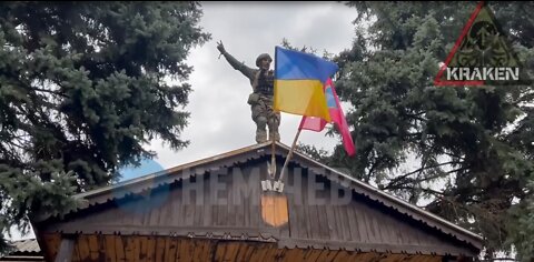 🇺🇦GraphicWar18+🔥"Liberating Village" Warrior Ukraine Heros Planting Flag - Ukraine Armed Forces(ZSU)