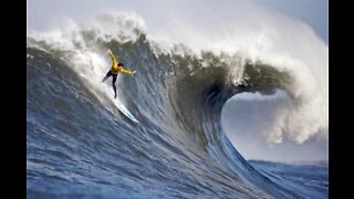 Surfer faces the terrifyingly huge waves of Nazare