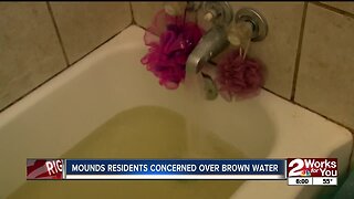 Mounds residents concerned over brown water