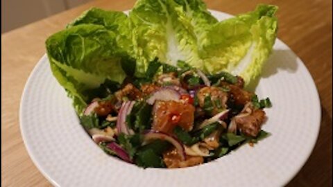 Delicious recipes: Thai spicy salmon sashimi salad