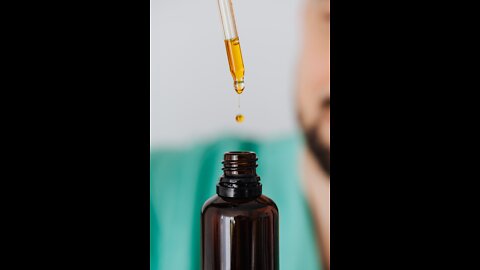 Twelve Health Conditions that Benefit from using CBD OIL on a daily basis.