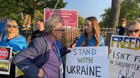 Jimmy Dore interviews ´uninformed´ Ukraine protestor in front of DNC