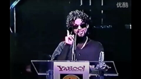 “No dejes que la computadora te use”: La ADVERTENCIA de Prince en 1999