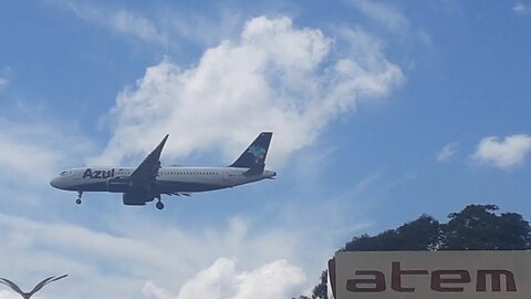 Airbus A320 PR-YRF e Boeing 737-800 PR-VBL chegando à Manaus