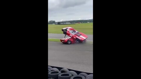 Ford GT40 crash