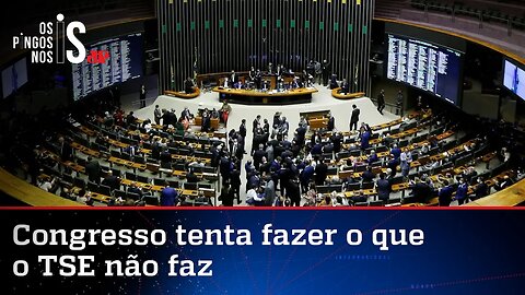 Deputados e senadores colhem assinaturas para CPI do Radiolão