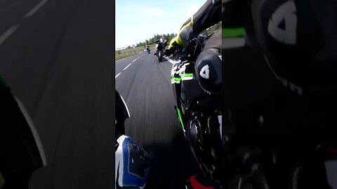 Ninja ZX 6R Overtakes so close its scary