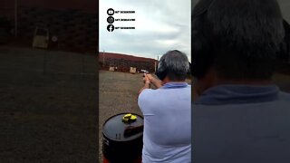 O véio atirando com Revólver RT 454 CASULL