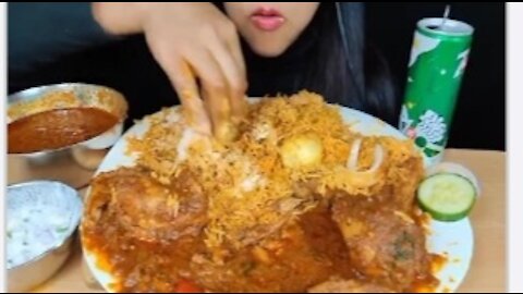 Food eatar 🍳🥚 egg priyamani spicy, chicken 🐔 spicy, raita, eating food videos