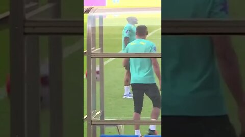 NEYMAR TRAVA BRIGA COM THIAGO SILVA