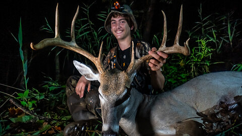 BIG BUCK at 5 YARDS! | Ted's Kentucky Public Land Buck