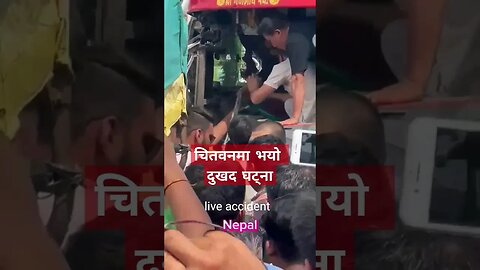 चितवन खुरखुरेमा बस दुर्घटना#chitwannews #liveaccidentinnepal #shorts #tranding #youtubeshorts #viral