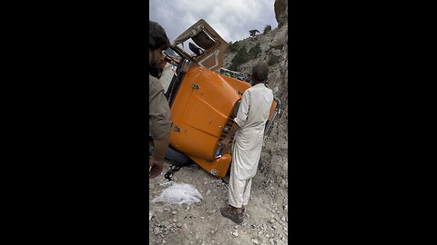 Jeep turned down 😱. #fairymeadows #accident #incident