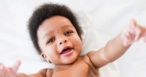 Baby Laughs at Mom's Silly Dance Moves - Cutest Thing You'll See Today