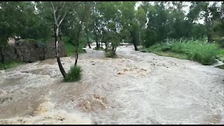 Rain causes flash flooding in Johannesburg (kAg)