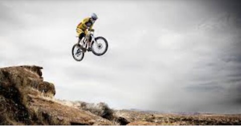 Gopro:Back flip over 72 FtCanyon-kelly McGarry Red Bull Rampage