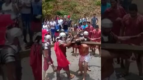 Encenação da Paixão de Cristo passa um pouco do limites