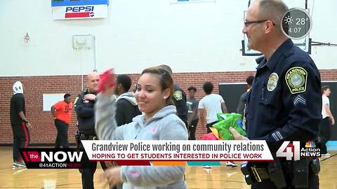 Grandview Police head back to high school for new initiative, ‘Move Toward the Badge’