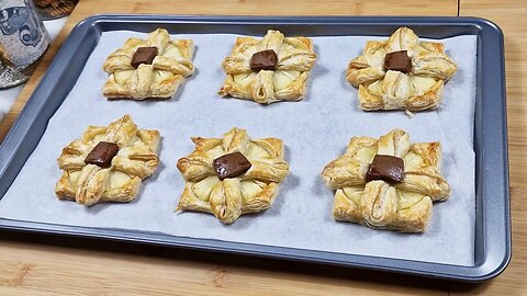 Delicious Puff pastry, pineapple and milk chocolate!