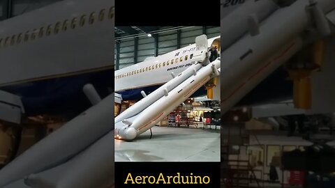 Happiest Legendary #B757 Escape Sliding #Aviation #AeroArduino