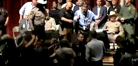 Beto crashes Gov. Abbott's presser on school shooting