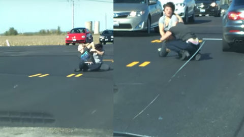 Women With Extreme Road Rage Fight In Middle Of The Road