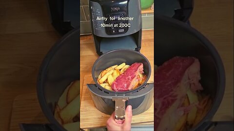 Steak and chips cooked in an air fryer quick and easy #shorts