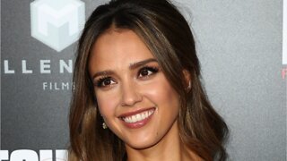 Jessica Alba Cut Her Daughters' Hair