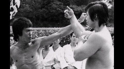 Cross kick Studio Films Bruce Lee Enter the Dragon