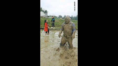 Hilarious Rice Planting Mishap! 😂🌾