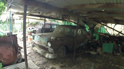 Walkaround of abandoned car stash