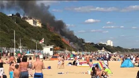 Explosão em cabana causa incêndio na Inglaterra