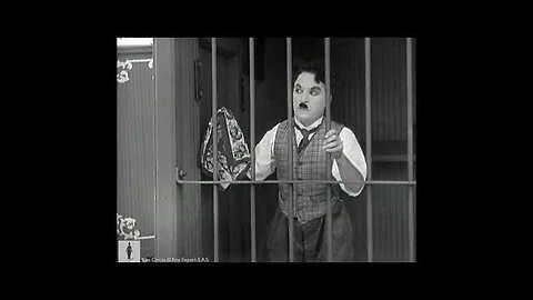 Charlie Chaplin - The Tramp encounters various animals (Clip from The Circus, 1928)