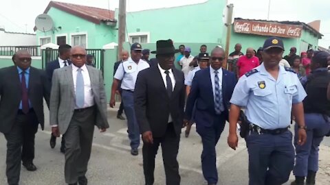 South Africa - Cape Town - Minister of police visits the crime scene in Khayelitsha (video) (HQM)