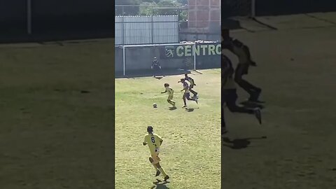 Não é boxe, mas é um cruzado de esquerda. #futebol