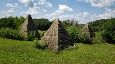 Old Pyramids & Chamber Discovered in Iowa, Boneless Ones & The Ancients Discussed Inside