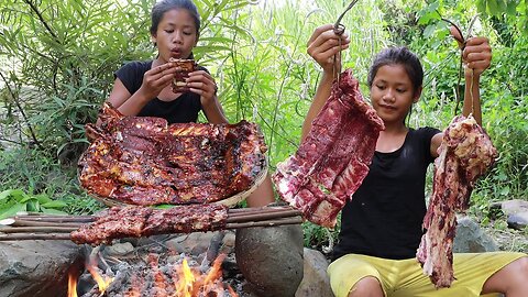 Yummy Beef Recipe: Cow ribs Spicy Grilling with Peppers for Lunch