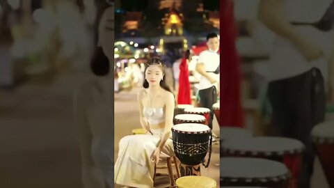 Chinese Girl Goes To Thailand To Pretend She's a Princess