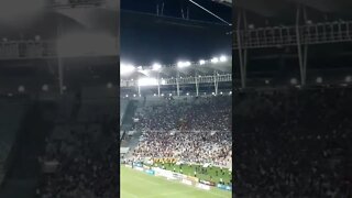 Torcida do Vasco cantando mesmo após a derrota no clássico